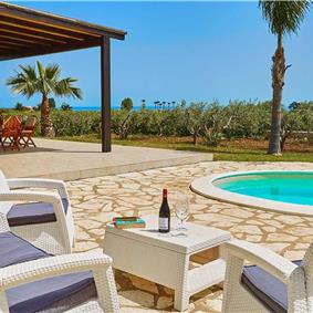 2 bedroom villa with pool and jacuzzi in Scopello, sleeps 6